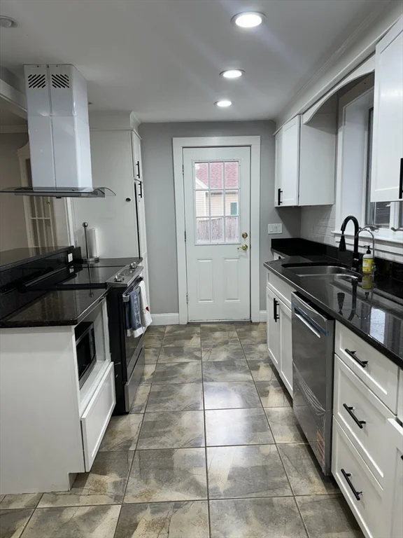 4 bed, 3 bath apartment for rent at 58 Hartford St, Natick — photo 3 of 26