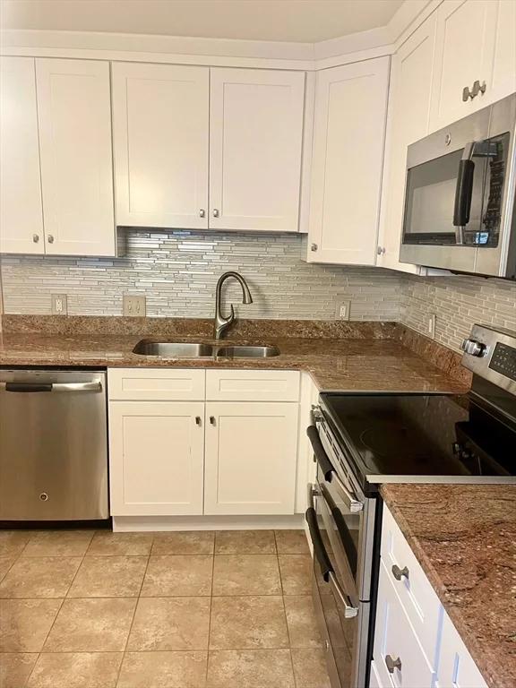 3 bed, 3 bath apartment for rent at 58 Heather Ct Unit 58, Nashua — photo 4 of 31