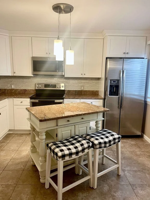 3 bed, 3 bath apartment for rent at 58 Heather Ct Unit 58, Nashua — photo 5 of 31