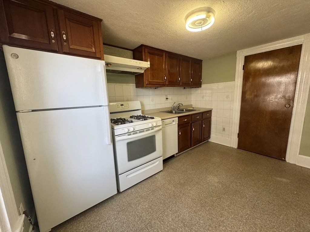 1 bed, 1 bath apartment for rent at 58 Hichborn St Unit 2, Brighton — photo 4 of 14