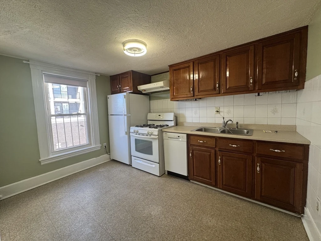 1 bed, 1 bath apartment for rent at 58 Hichborn St Unit 2, Brighton — photo 3 of 14