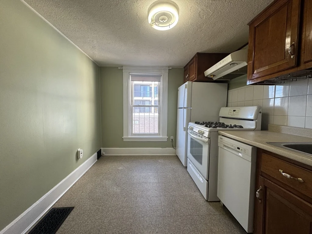 1 bed, 1 bath apartment for rent at 58 Hichborn St Unit 2, Brighton — photo 2 of 14