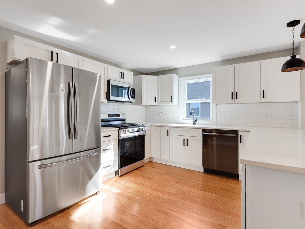 3 bed, 2 bath apartment for rent at 58 Hillsdale Rd Unit 1, Tufts University — photo 2 of 13