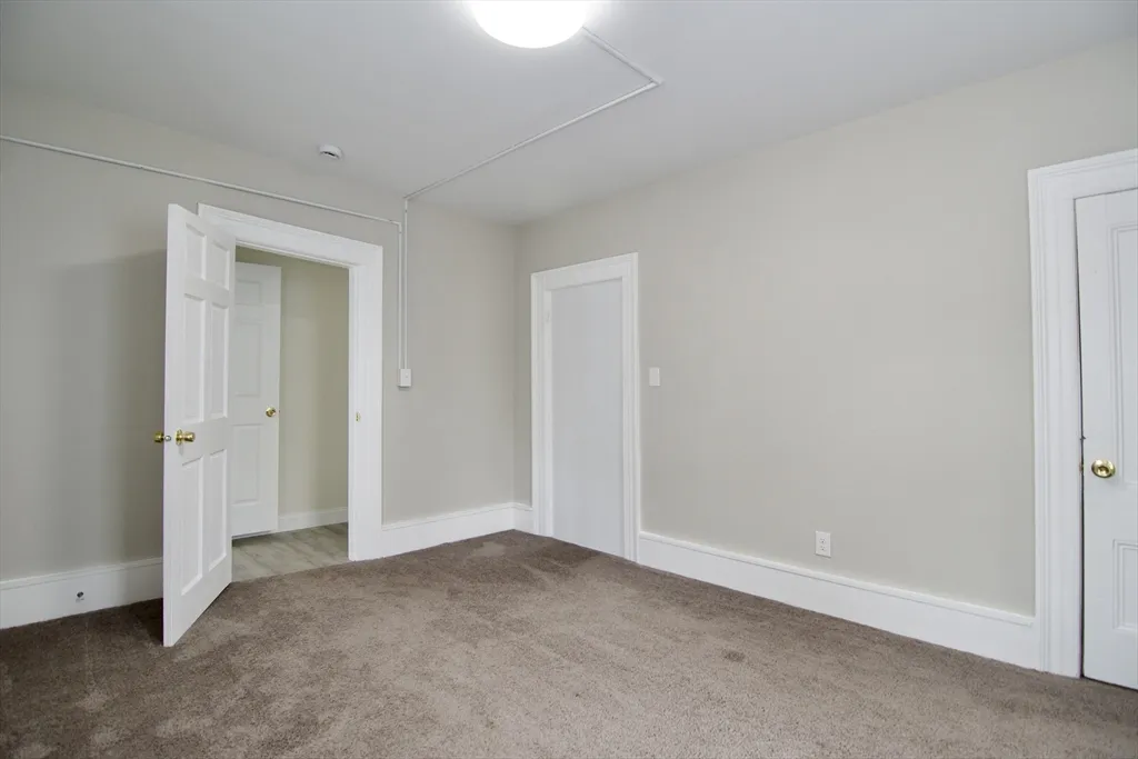 3 bed, 1 bath apartment for rent at 58 Howes St Unit 2, Springfield — photo 3 of 20