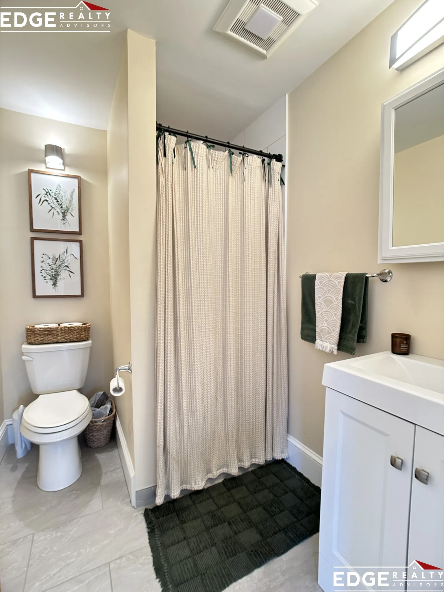 3 bed, 2 bath apartment for rent at 58 Hunnewell Ave Unit 1, Oak Square — photo 5 of 9