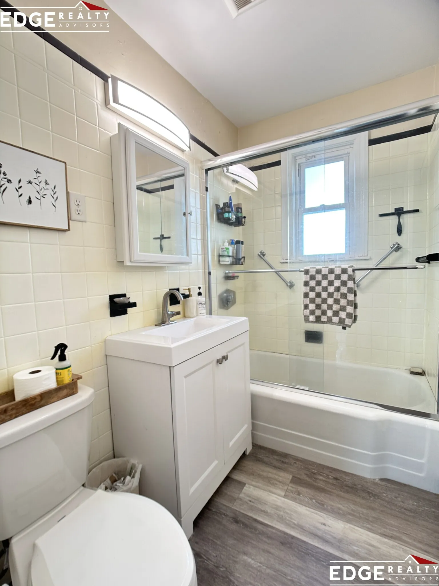 3 bed, 2 bath apartment for rent at 58 Hunnewell Ave Unit 1, Oak Square — photo 8 of 9