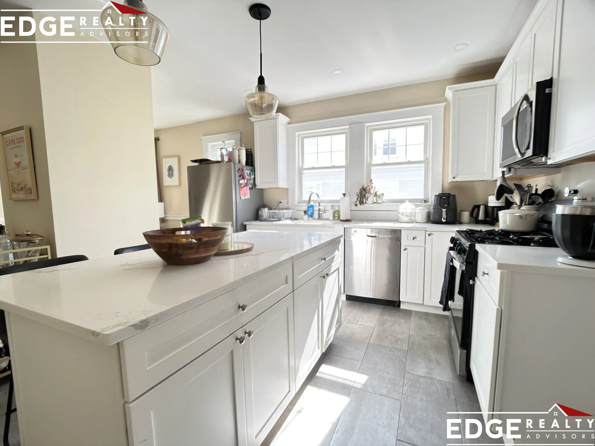 3 bed, 2 bath apartment for rent at 58 Hunnewell Ave Unit 1, Oak Square — photo 2 of 9