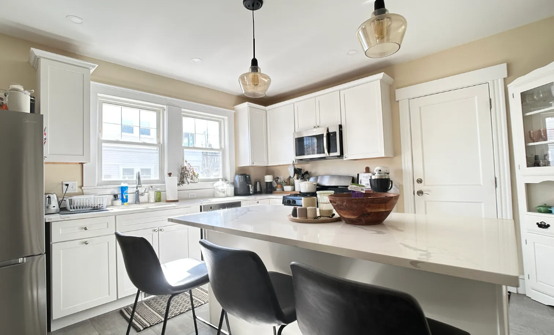 3 bed, 2 bath apartment for rent at 58 Hunnewell Ave Unit 2, Oak Square