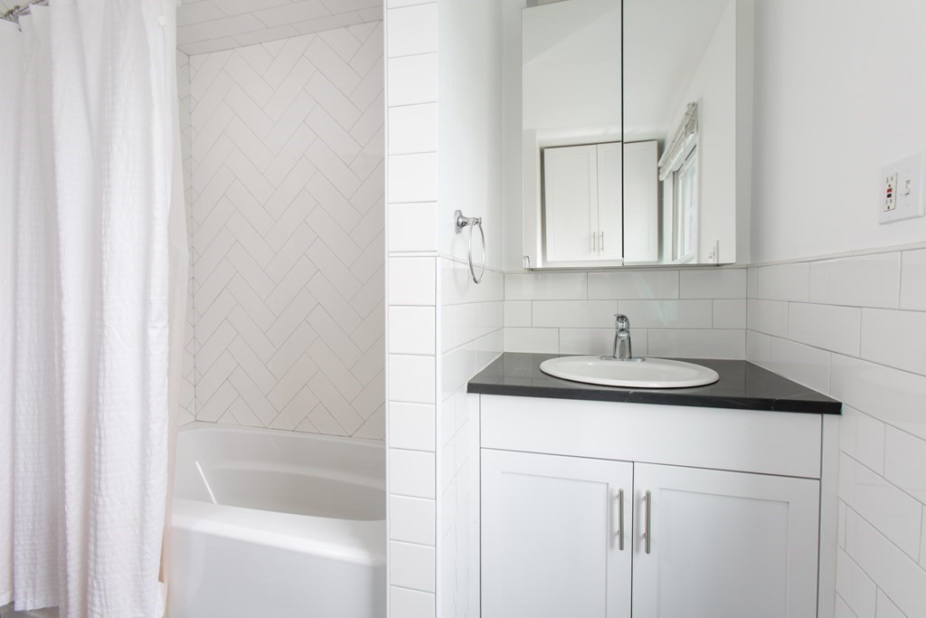 3 bed, 1 bath apartment for rent at 58 Irving St Unit 1, Brookline Village — photo 8 of 10
