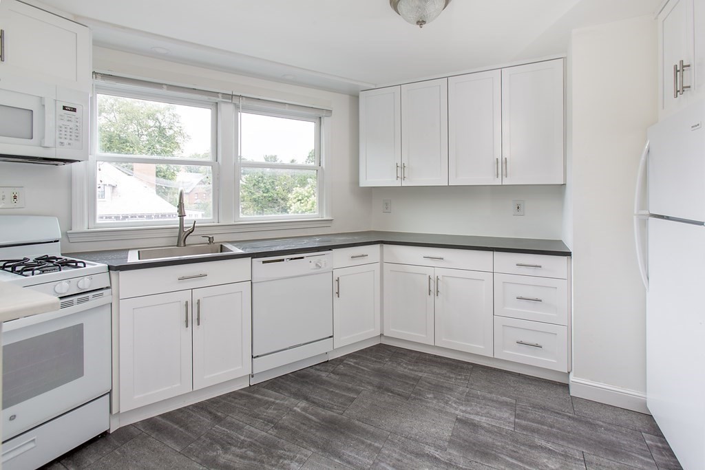 3 bed, 1 bath apartment for rent at 58 Irving St Unit 1, Brookline Village — photo 3 of 10