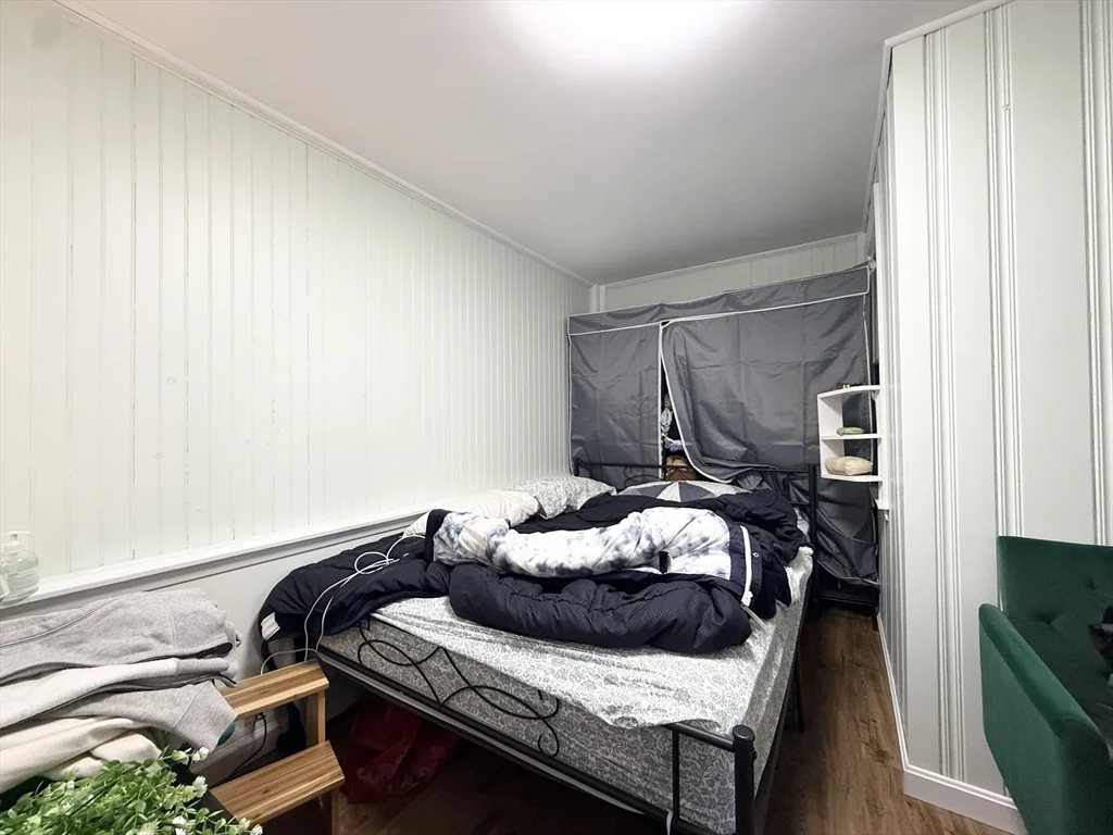 6 bed, 2 bath apartment for rent at 58 Lake St Unit 58, Lakeview — photo 14 of 18