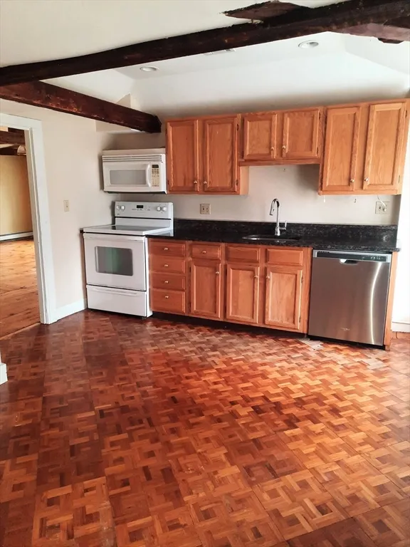 2 bed, 2 bath apartment for rent at 58 Main St Unit 2, Marshfield — photo 2 of 13