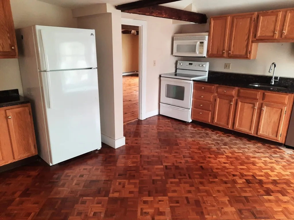 2 bed, 2 bath apartment for rent at 58 Main St Unit 2, Marshfield — photo 3 of 13