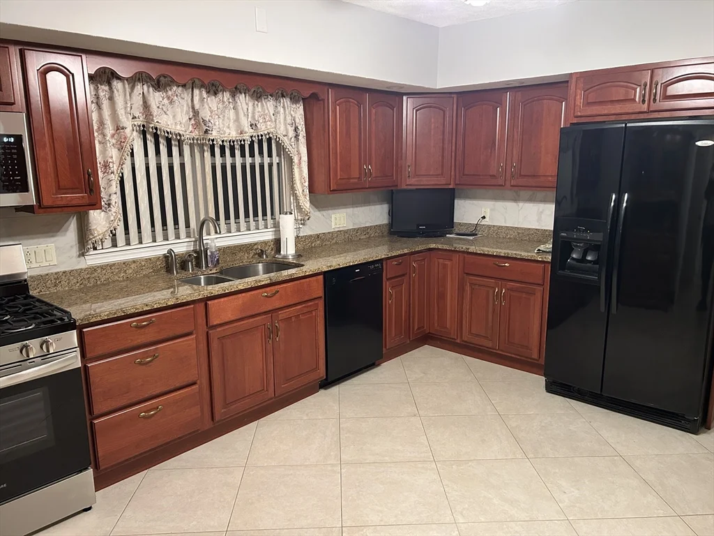 3 bed, 1 bath apartment for rent at 58 Maple St Unit 2, Malden — photo 2 of 20