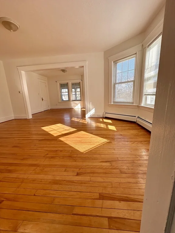 3 bed, 1 bath apartment for rent at 58 Oxford St N Unit 1, Auburn