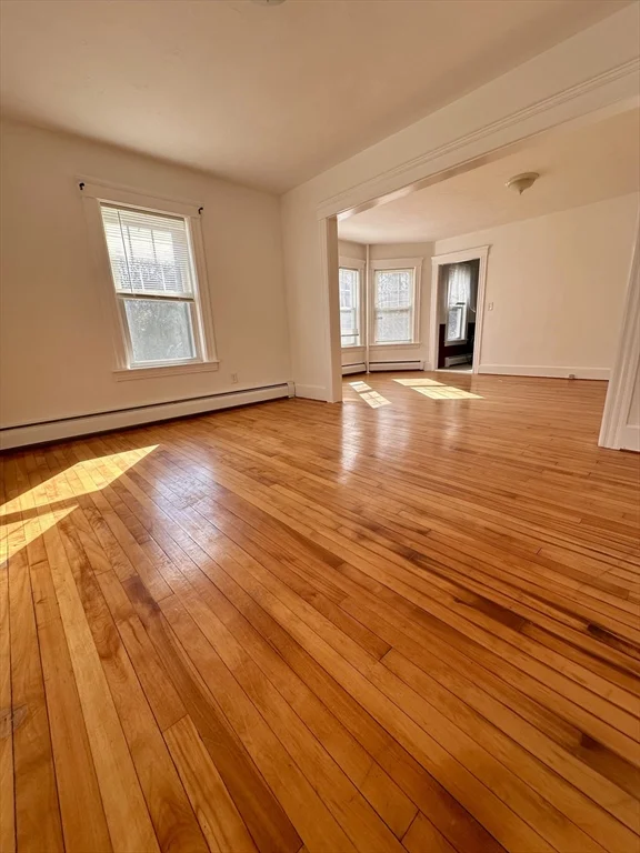 3 bed, 1 bath apartment for rent at 58 Oxford St N Unit 1, Auburn — photo 3 of 13