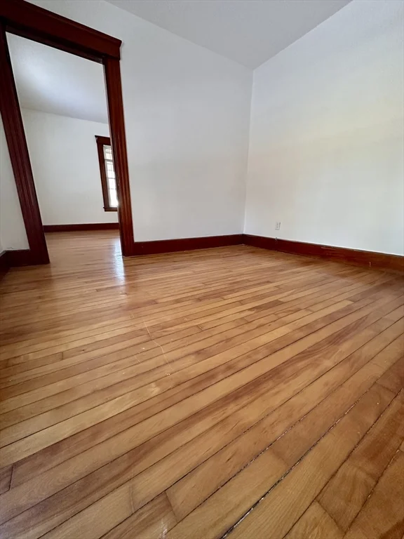 3 bed, 1 bath apartment for rent at 58 Oxford St N Unit 1, Auburn — photo 9 of 13