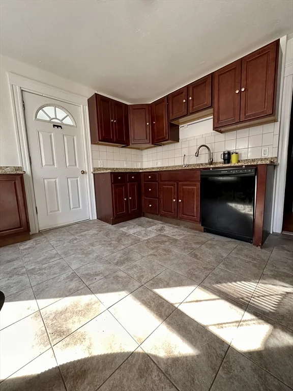 3 bed, 1 bath apartment for rent at 58 Oxford St N Unit 1, Auburn — photo 12 of 13