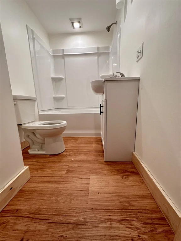 3 bed, 1 bath apartment for rent at 58 Oxford St N Unit 1, Auburn — photo 6 of 13