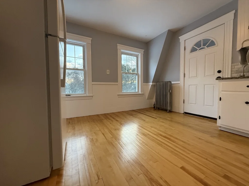 2 bed, 1 bath apartment for rent at 58 Oxford St N Unit 2, Auburn — photo 2 of 16
