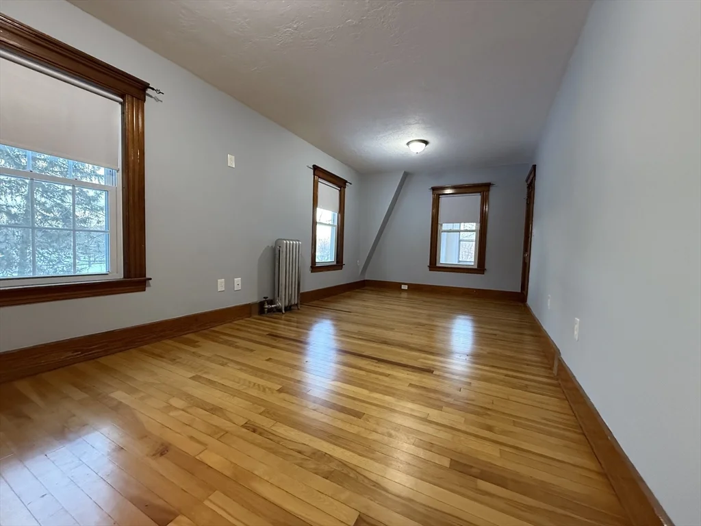 2 bed, 1 bath apartment for rent at 58 Oxford St N Unit 2, Auburn — photo 10 of 16