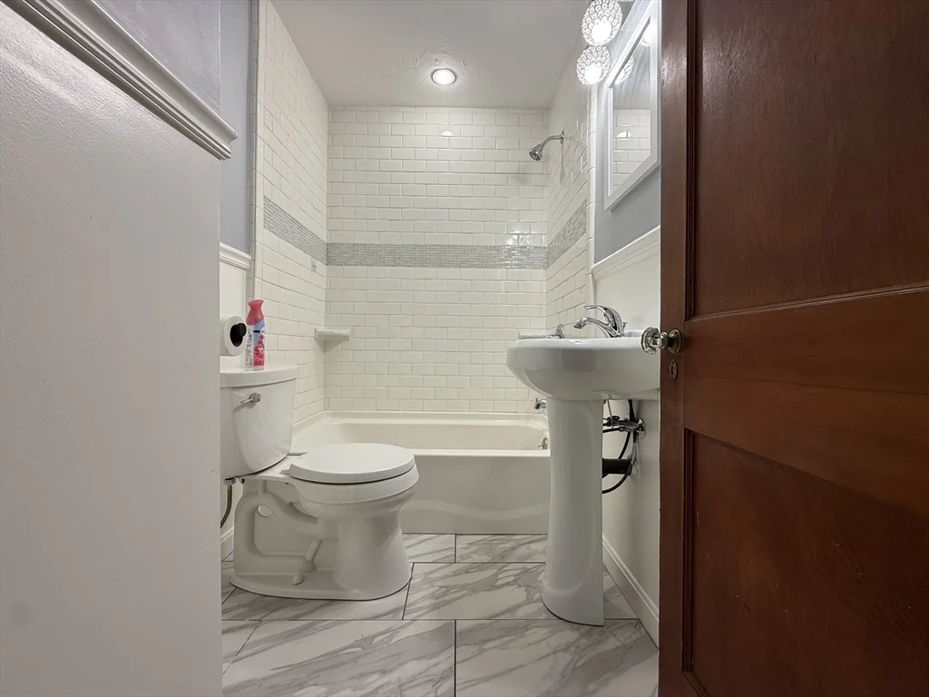 2 bed, 1 bath apartment for rent at 58 Oxford St N Unit 2, Auburn — photo 14 of 16