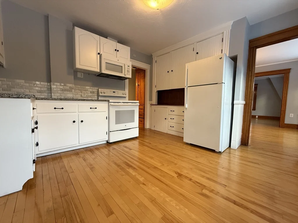 2 bed, 1 bath apartment for rent at 58 Oxford St N Unit 2, Auburn