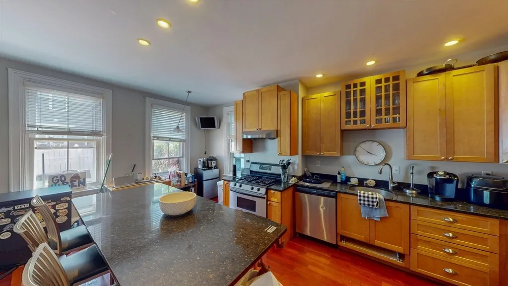 5 bed, 2.5 bath apartment for rent at 58 P St Unit 1, South Boston — photo 3 of 37