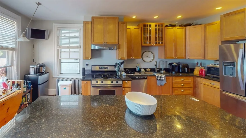 5 bed, 2.5 bath apartment for rent at 58 P St Unit 1, South Boston — photo 2 of 37