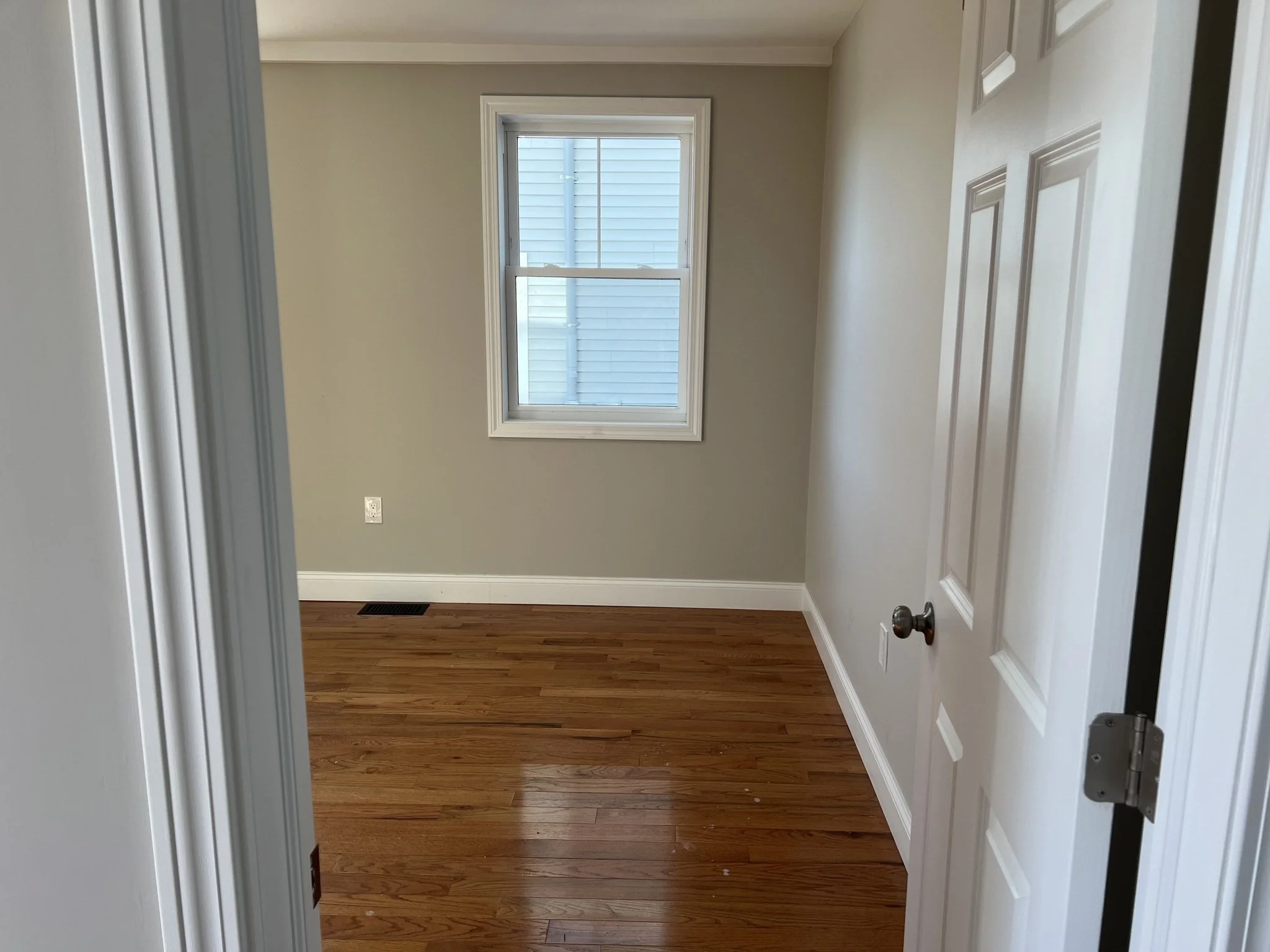 3 bed, 1 bath apartment for rent at 58 Robin St Unit 1, Everett — photo 3 of 21