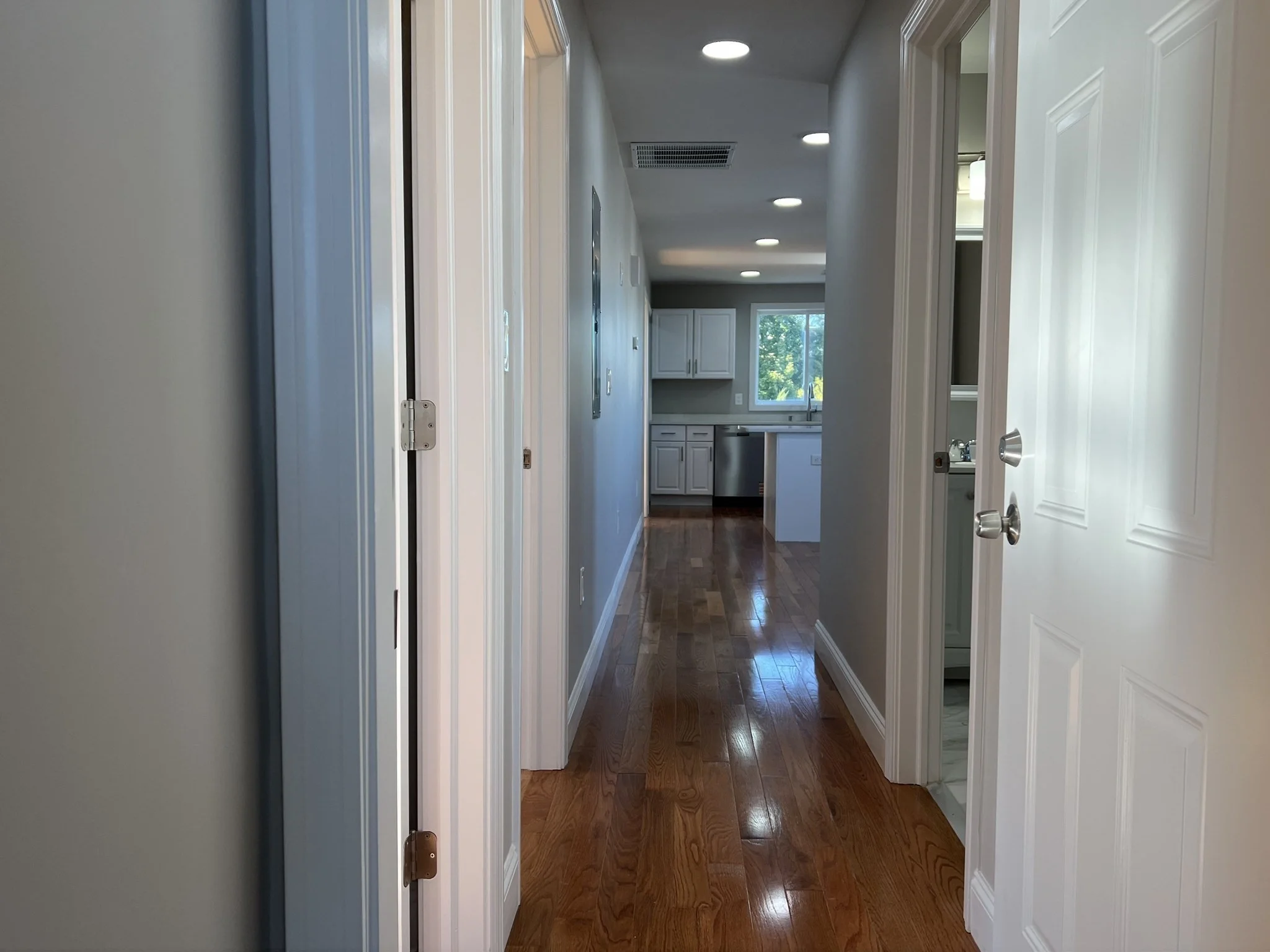 3 bed, 1 bath apartment for rent at 58 Robin St Unit 2, Everett — photo 2 of 19