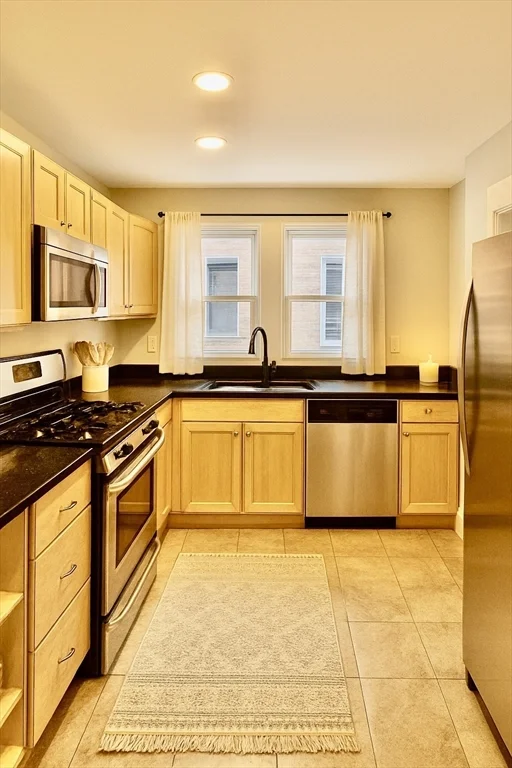 1 bed, 1 bath apartment for rent at 58 Saxton St Unit 2, Dorchester