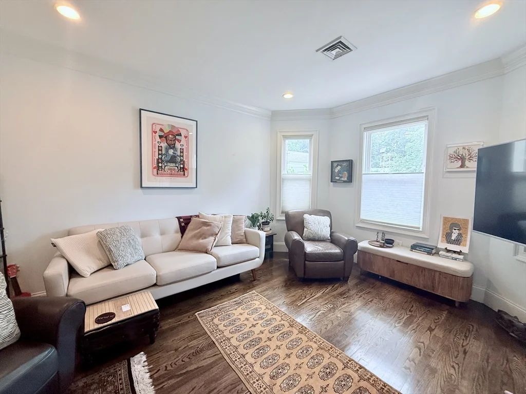 2 bed, 2 bath apartment for rent at 58 Seaverns Ave Unit 1, Jamaica Plain — photo 5 of 18