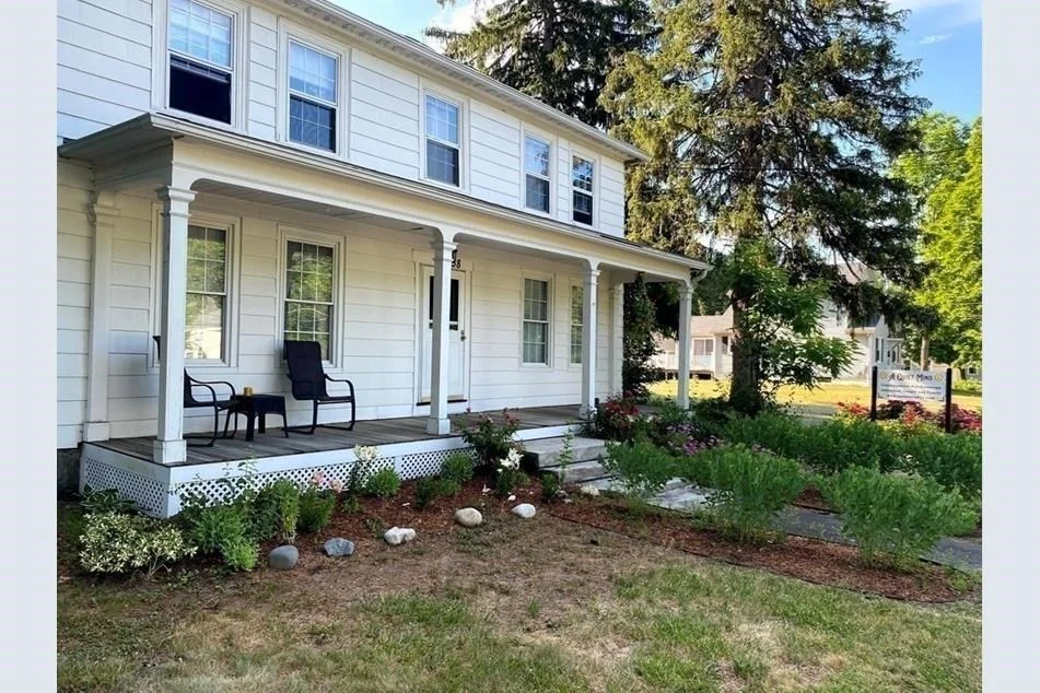 4 bed, 1 bath apartment for rent at 58 South East St Unit 1, Amherst