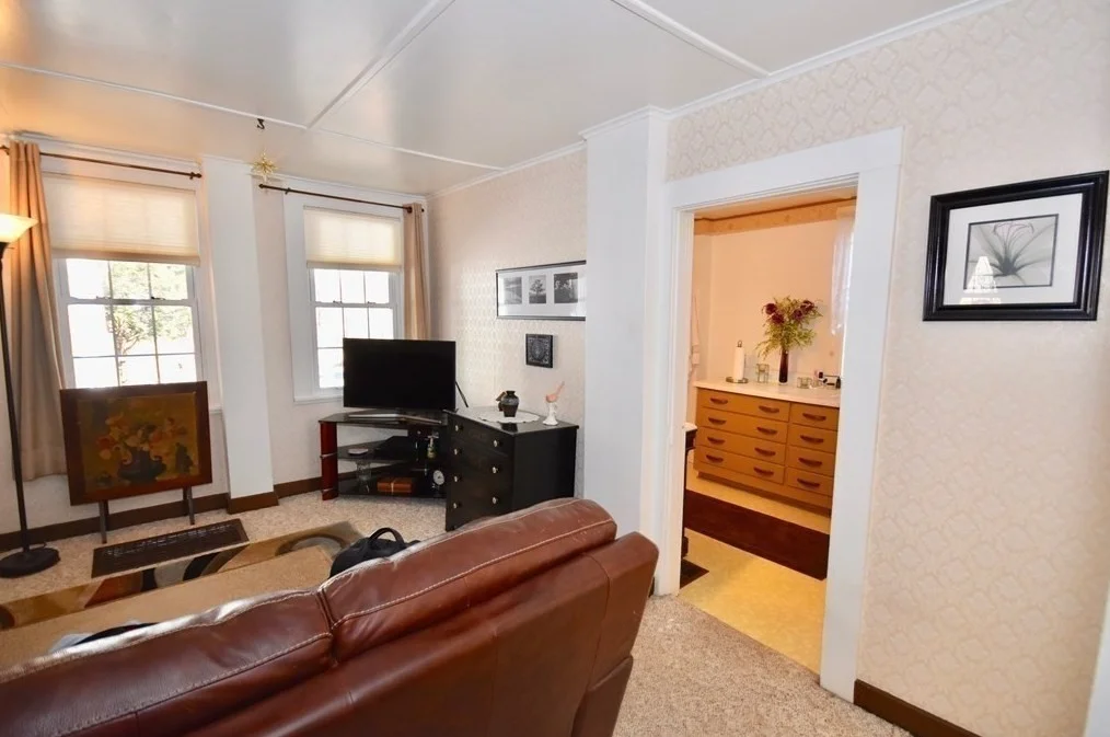4 bed, 1 bath apartment for rent at 58 South East St Unit 1, Amherst — photo 16 of 17