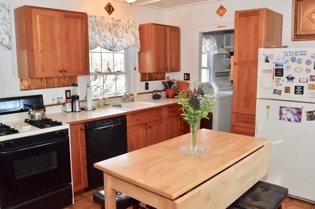 4 bed, 1 bath apartment for rent at 58 South East St Unit 1, Amherst — photo 11 of 17