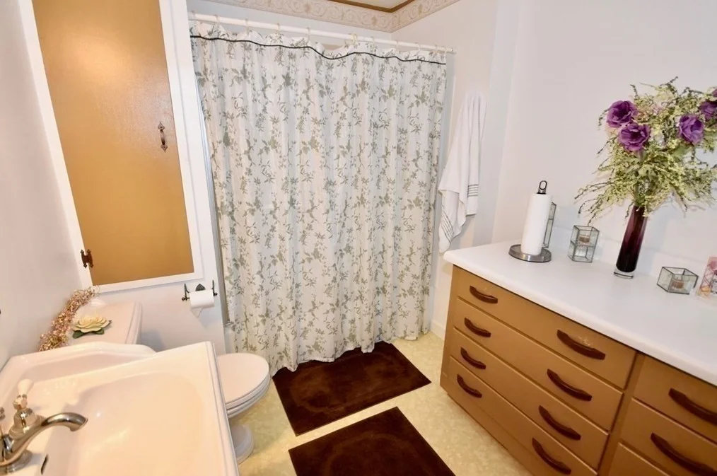 4 bed, 1 bath apartment for rent at 58 South East St Unit 1, Amherst — photo 3 of 17