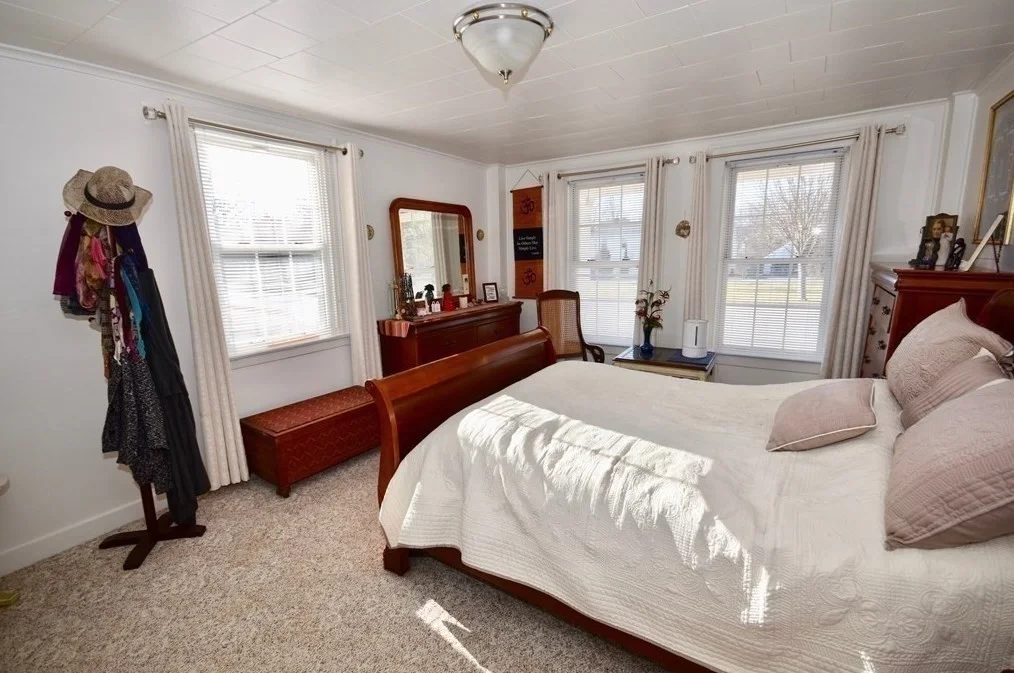 4 bed, 1 bath apartment for rent at 58 South East St Unit 1, Amherst — photo 9 of 17