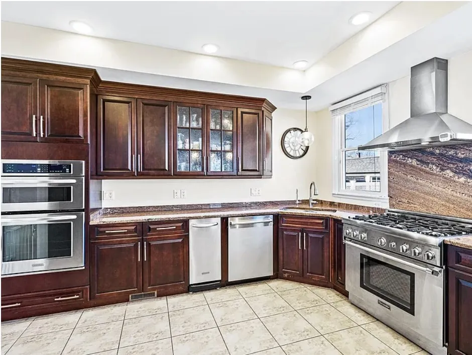 6 bed, 4.5 bath apartment for rent at 58 Spiers Rd Unit SF, Oak Hill — photo 3 of 21