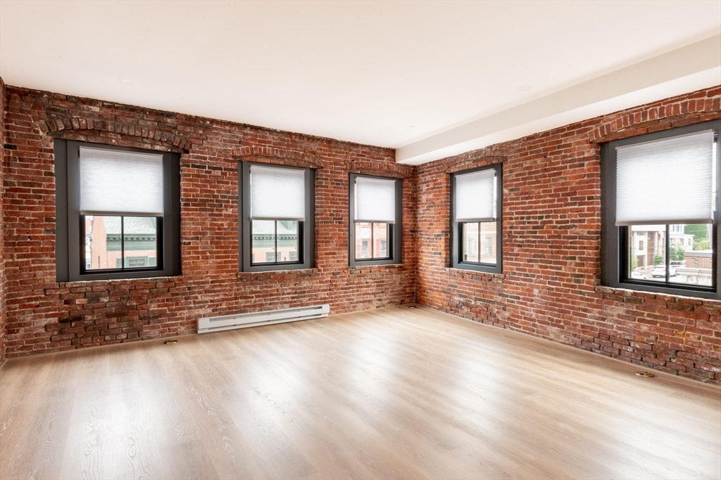 1 bed, 1 bath apartment for rent at 58 State Unit B, Newburyport — photo 9 of 16