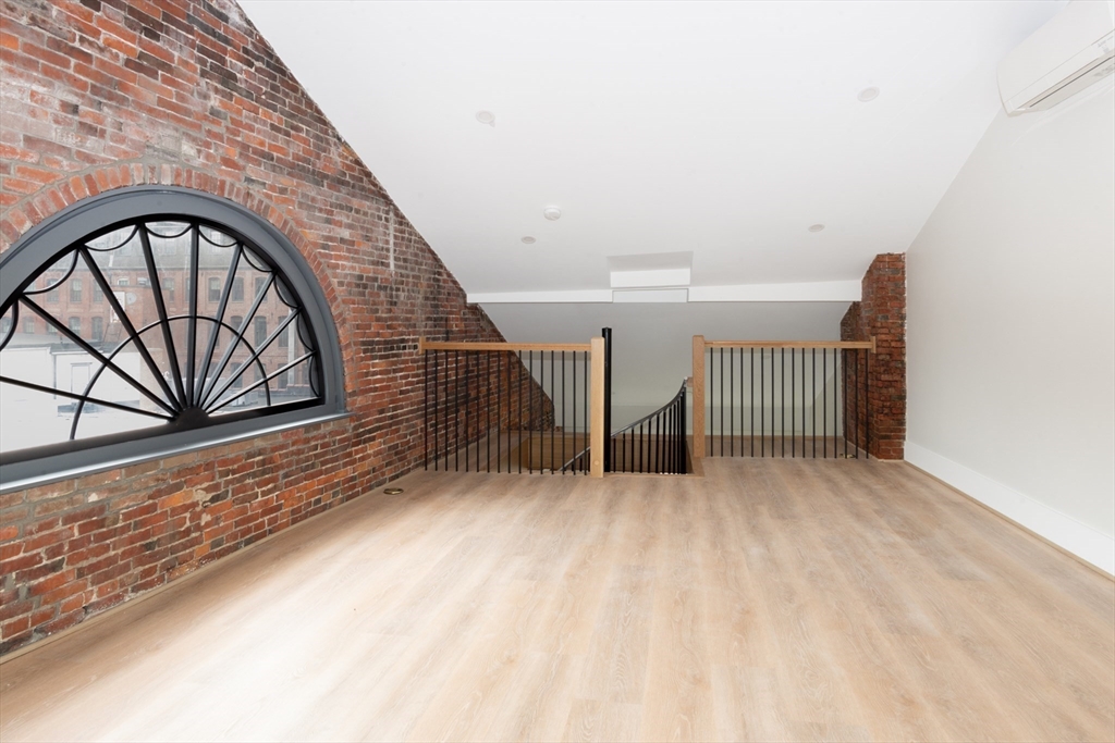 1 bed, 1 bath apartment for rent at 58 State Unit B, Newburyport — photo 11 of 16