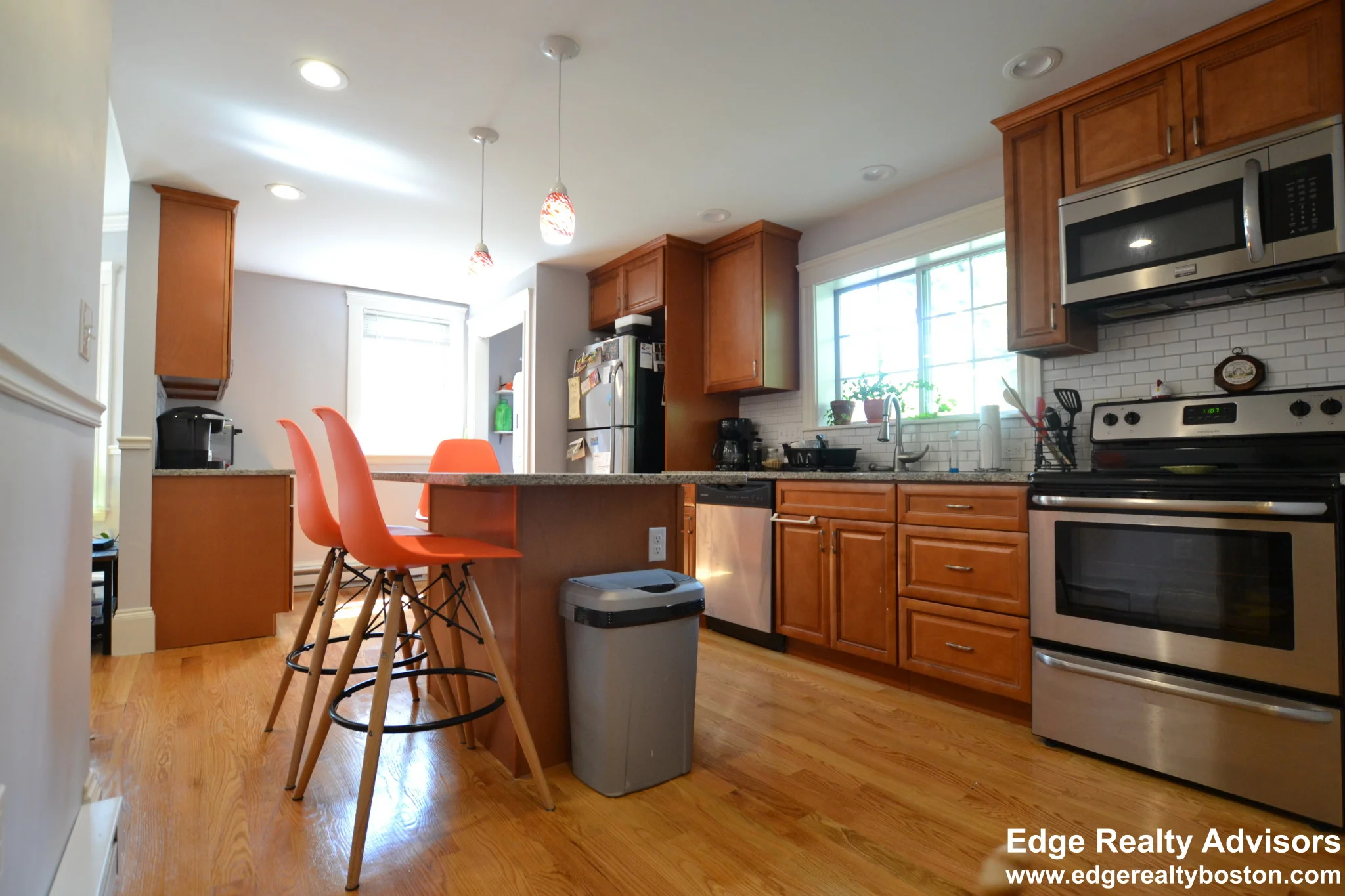 3 bed, 1 bath apartment for rent at 58 Tremont St Unit 3, Oak Square