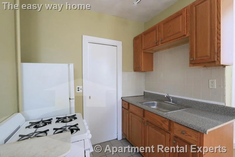 1 bed, 1 bath apartment for rent at 58 Vinal Ave Unit 2F, Prospect Hill — photo 5 of 14
