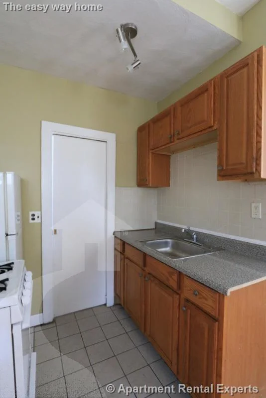 1 bed, 1 bath apartment for rent at 58 Vinal Ave Unit 2F, Prospect Hill — photo 6 of 14