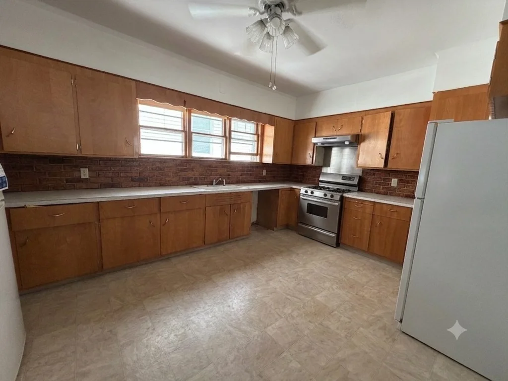 5 bed, 2 bath apartment for rent at 58 Willow Ave Unit 58A, Porter Square — photo 5 of 22