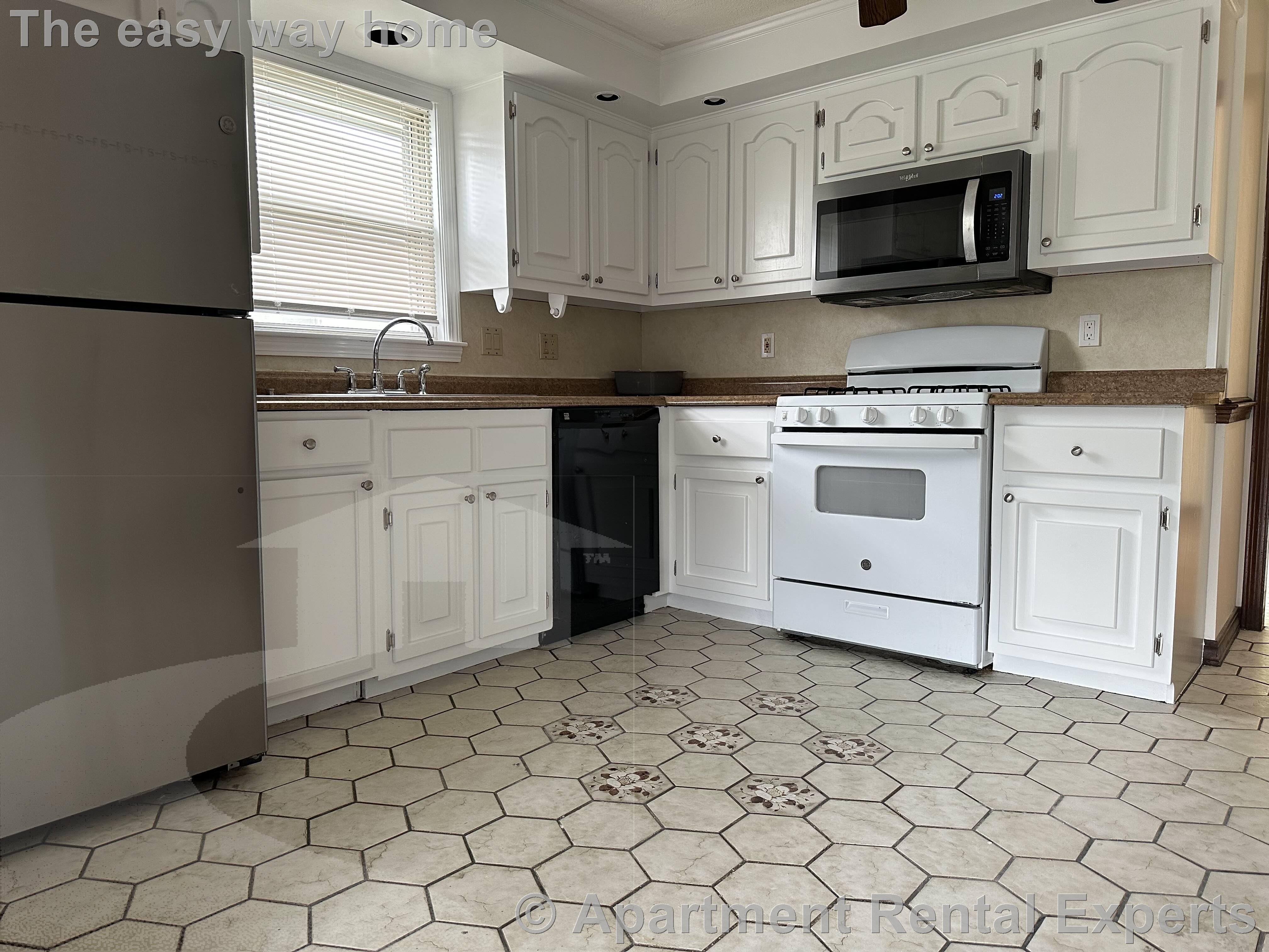 4 bed, 2 bath apartment for rent at 58 Windsor Rd Unit 2, Tufts — photo 2 of 16