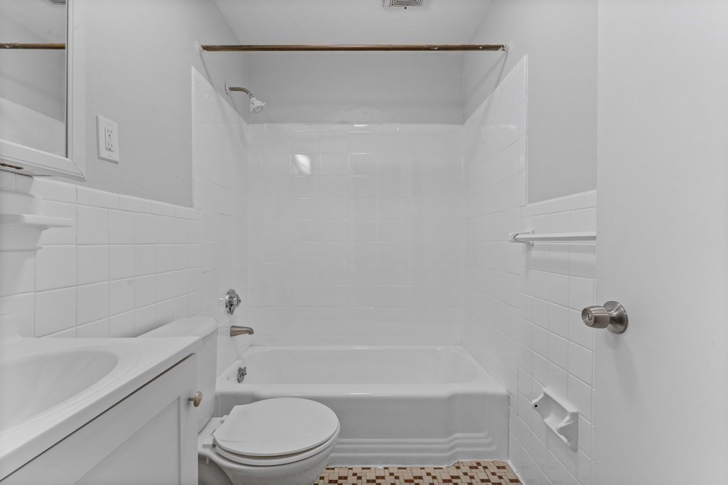 2 bed, 1 bath apartment for rent at 580 Cummins Highway Unit 5, Mattapan — photo 5 of 13