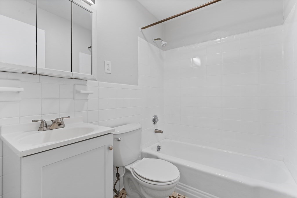 2 bed, 1 bath apartment for rent at 580 Cummins Highway Unit 5, Mattapan — photo 6 of 13