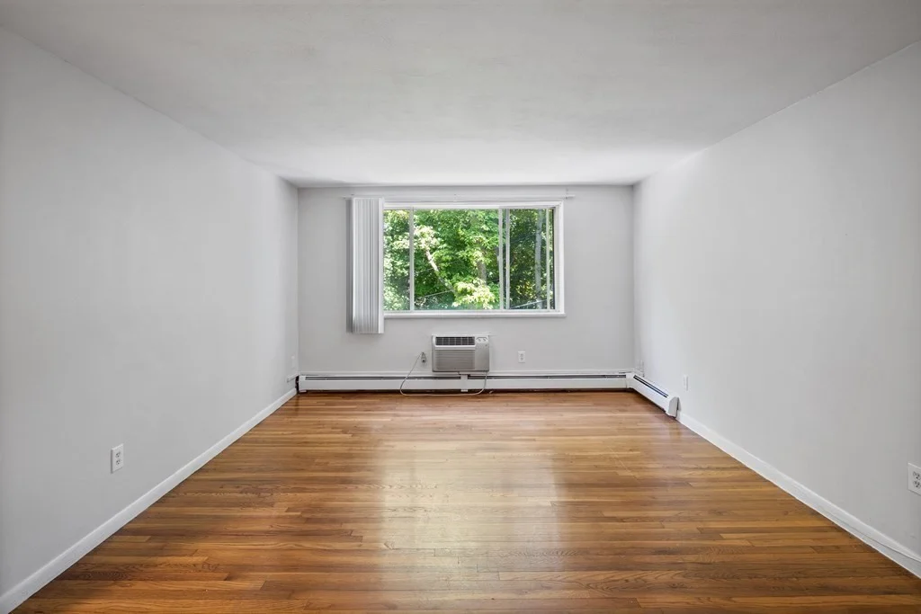 2 bed, 1 bath apartment for rent at 580 Cummins Highway Unit 9, Mattapan — photo 3 of 6