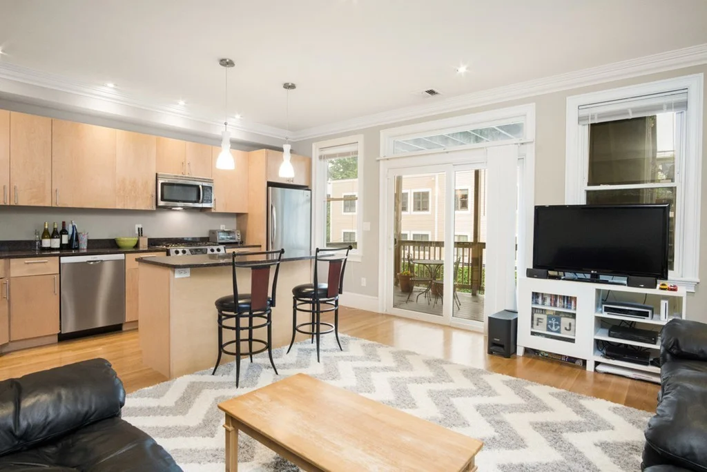 2 bed, 2 bath apartment for rent at 580 East 3rd St Unit 2, South Boston — photo 4 of 23